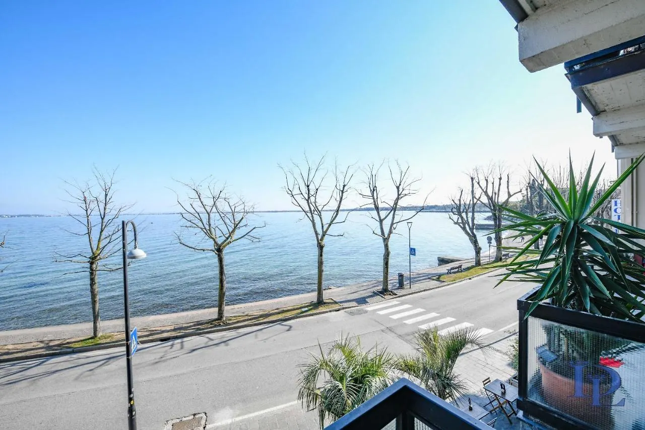 Desenzanoloft Official Partner Marriott Homes & Villas - Charming On The Lake Front Lake Desenzano del Garda 0*,