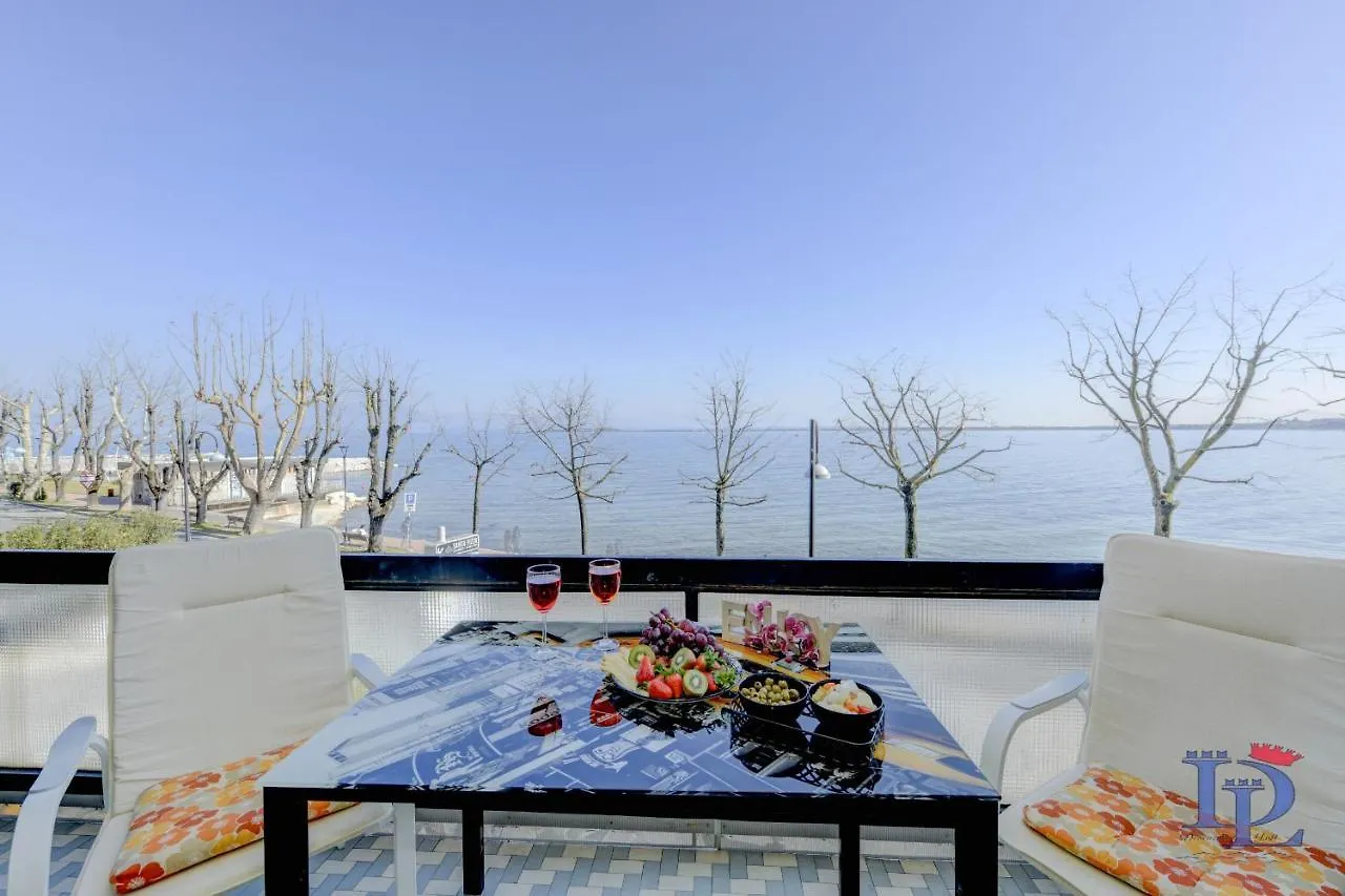 Desenzanoloft Official Partner Marriott Homes & Villas - Charming On The Lake Front Lake ديسينسانو ديل غاردا 0*,  إيطاليا