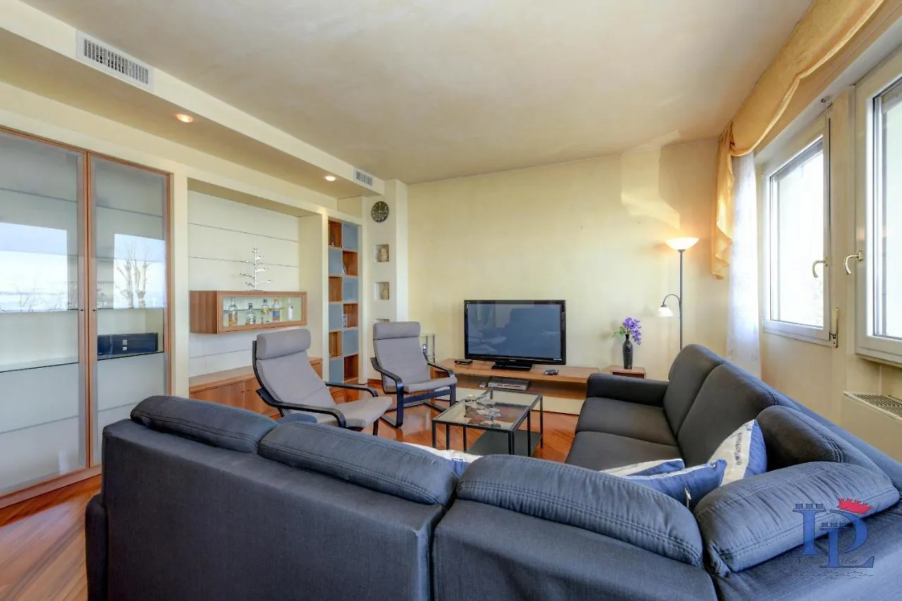 شقة Desenzanoloft Official Partner Marriott Homes & Villas - Charming On The Lake Front Lake ديسينسانو ديل غاردا